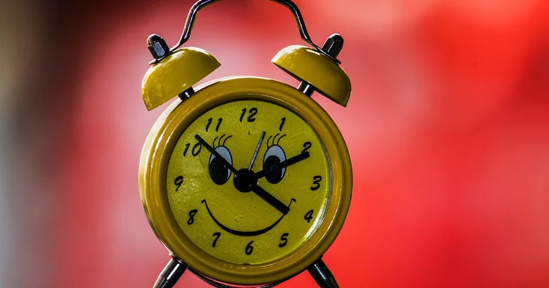Gérer les fuseaux horaires et les différences culturelles